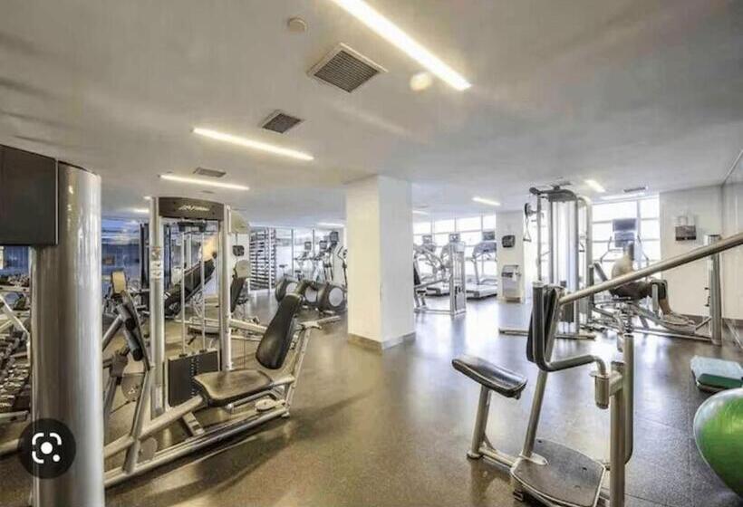 هاستل Royal Inn