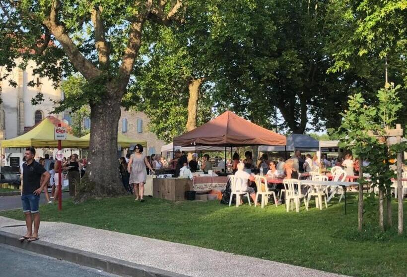 مبيت وإفطار Au Bourg