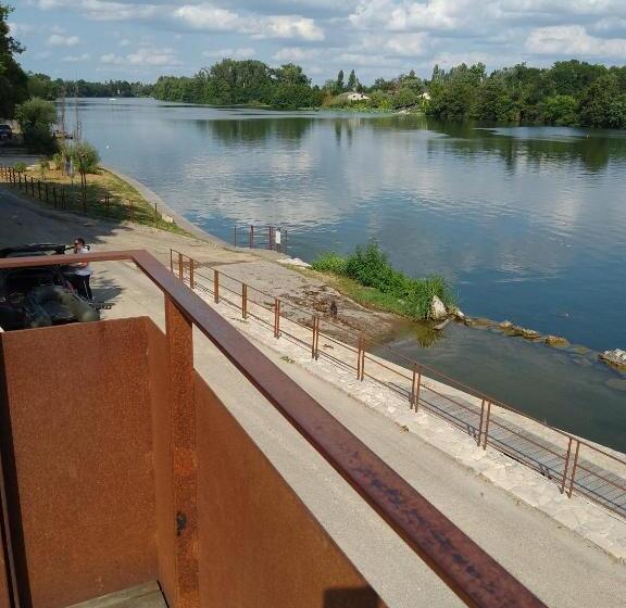 مبيت وإفطار Au Bourg