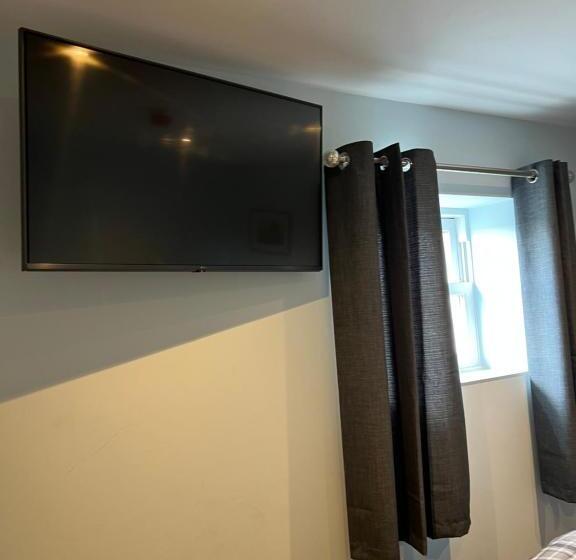 تختخواب و صبحانه Comus Inn