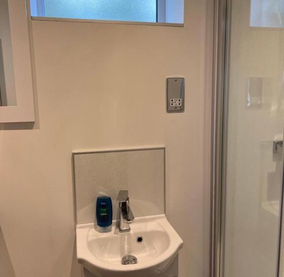 مبيت وإفطار Comus Inn