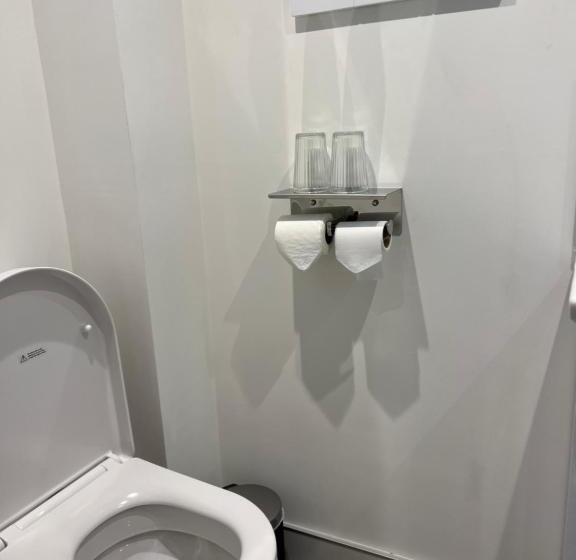 مبيت وإفطار Comus Inn