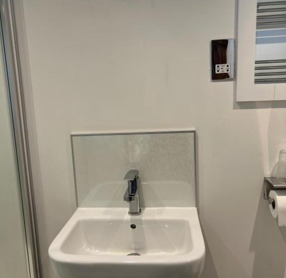 مبيت وإفطار Comus Inn