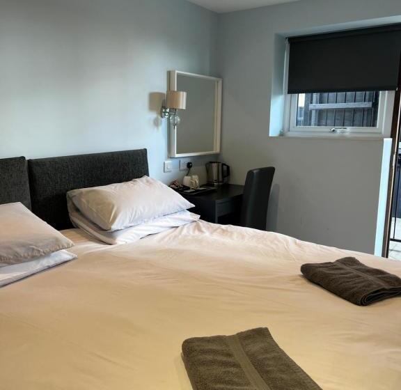 تختخواب و صبحانه Comus Inn