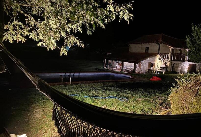 민박 Habitación Para 4 Personas En Casa De Campo. Baño Privado Y Balcón. Piscina