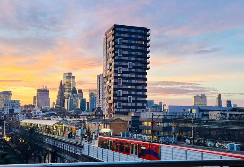 مبيت وإفطار City View Sunset Luxurious Apartment In London Zone 1 Including One Family Twin Room With Its Own St