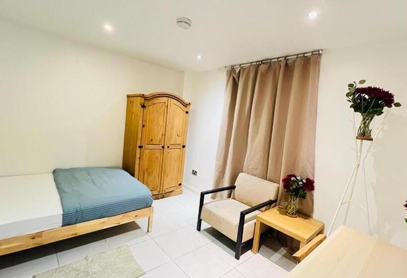 مبيت وإفطار City View Sunset Luxurious Apartment In London Zone 1 Including One Family Twin Room With Its Own St