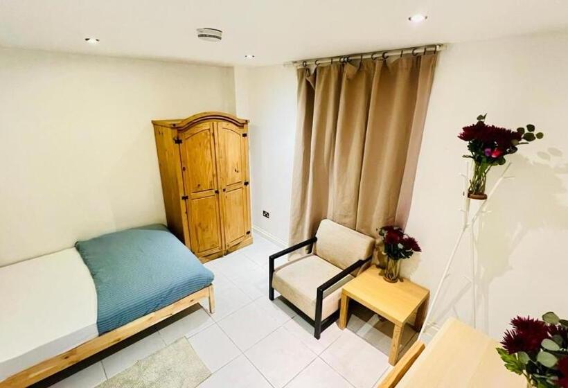 مبيت وإفطار City View Sunset Luxurious Apartment In London Zone 1 Including One Family Twin Room With Its Own St