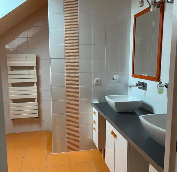 تختخواب و صبحانه Villa La Combe