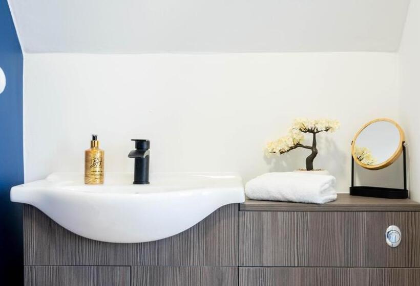 Bowles Aparthotel By Yoko Property