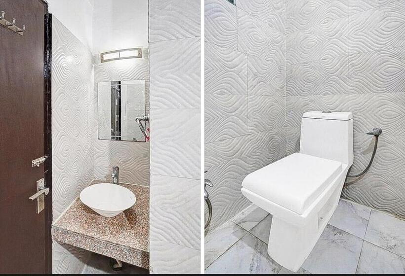 Collection O Hotel Sky Inn