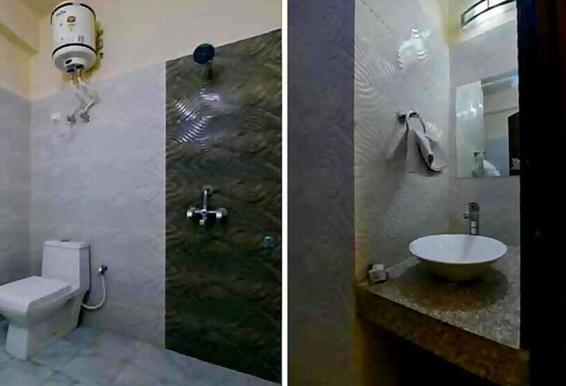 Collection O Hotel Sky Inn