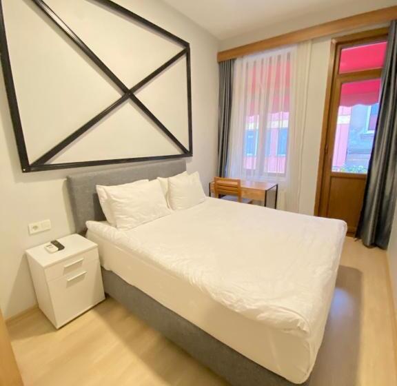 Cozy Suite With Balcony   On The Kadıköy Seaside