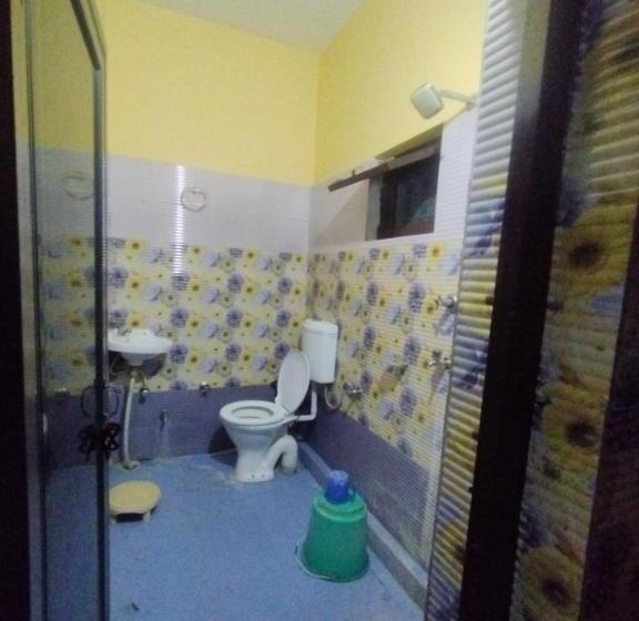 Отель अधिकारी होटल