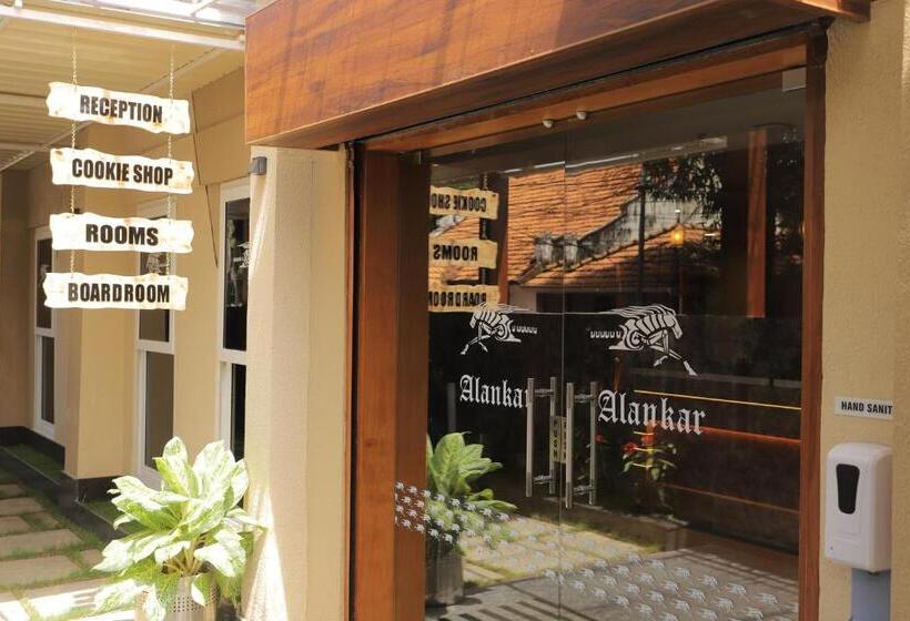 هتل Alankar Tourist Bunglow