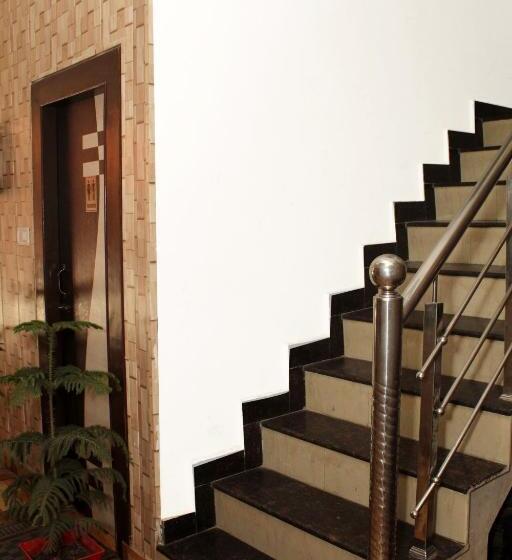 בית מלון כפרי Anand