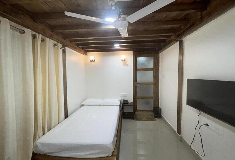 호텔 Blue Lagoon Villa Pasighat