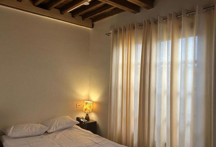 호텔 Blue Lagoon Villa Pasighat