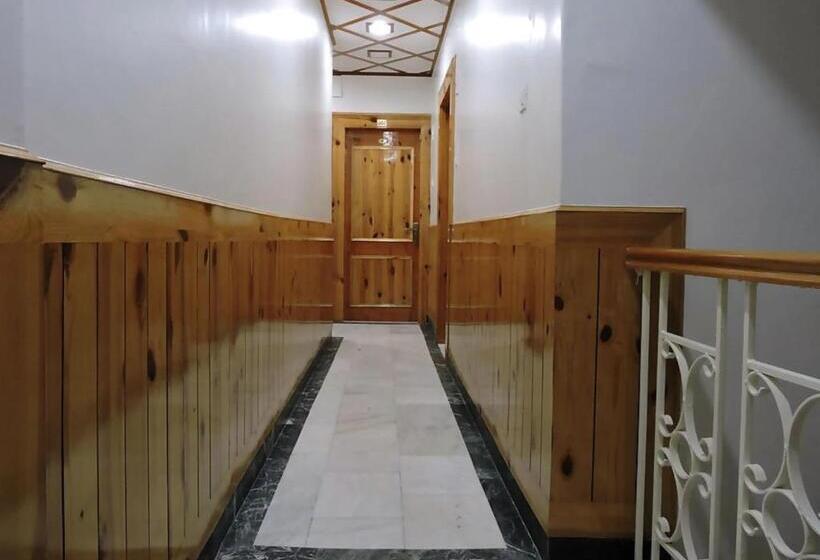 هتل Chaman Palace