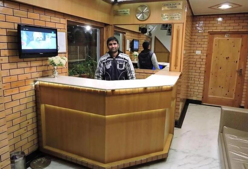 هتل Chaman Palace