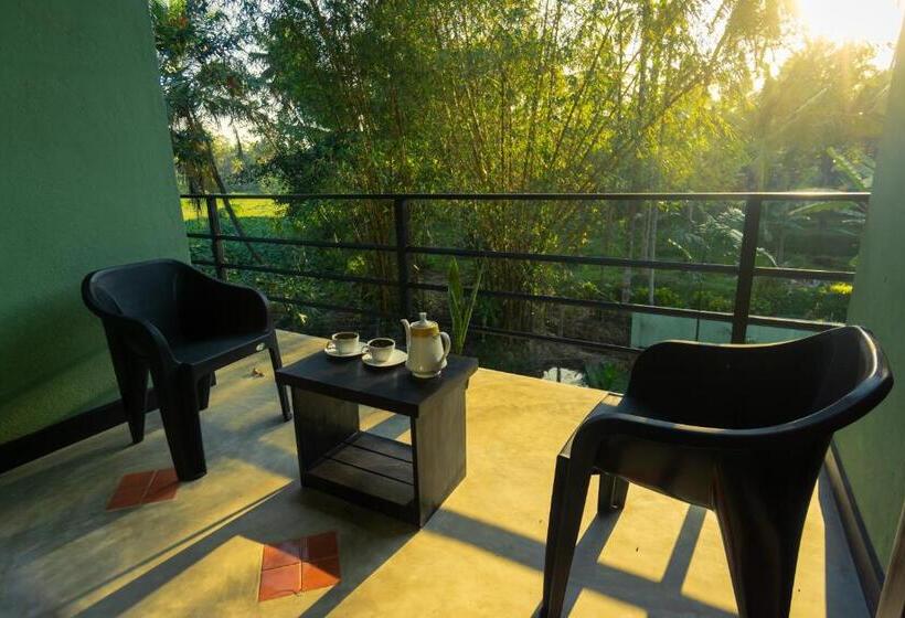 فندق Charlie Breeze