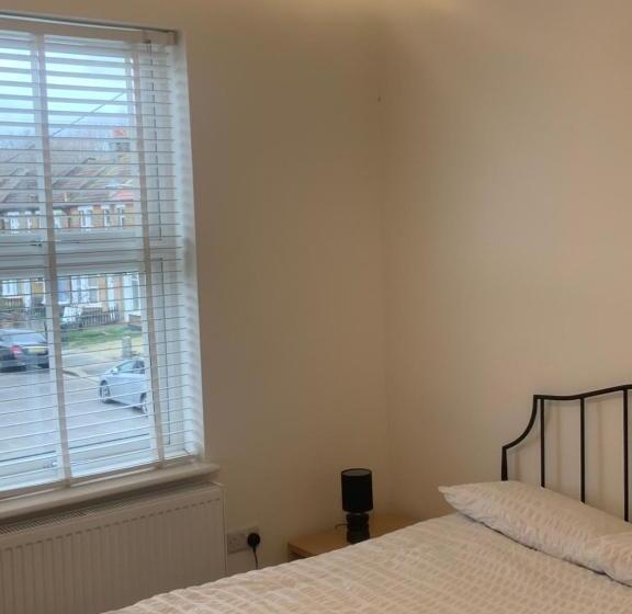 ホテル The London En Suite