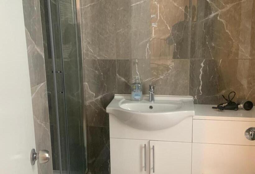 ホテル The London En Suite