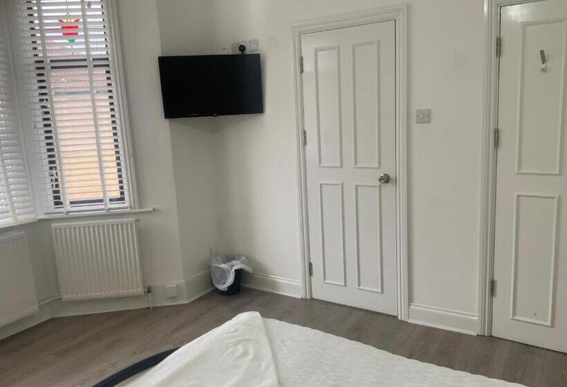 ホテル The London En Suite