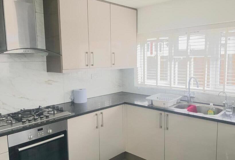 ホテル The London En Suite