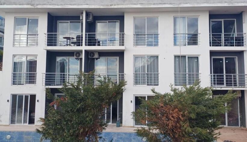 בית מלון כפרי Tropical Suits