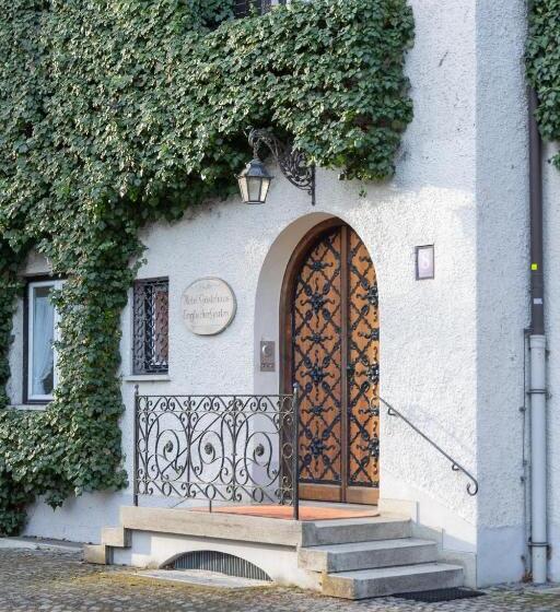 هتل Gästehaus Englischer Garten