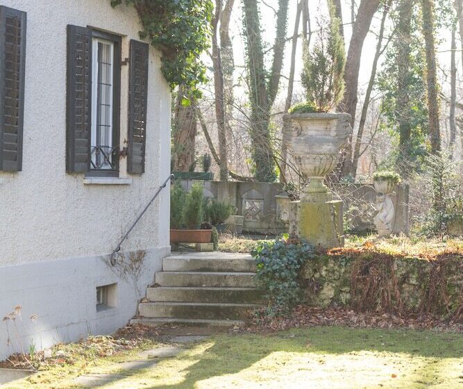 هتل Gästehaus Englischer Garten