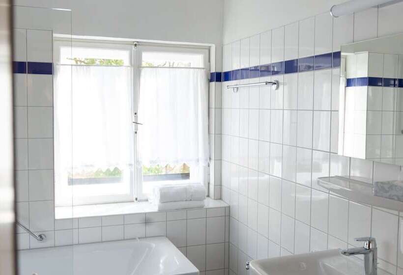 هتل Gästehaus Englischer Garten