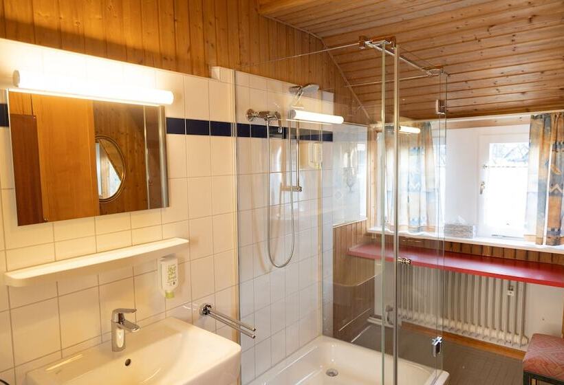 هتل Gästehaus Englischer Garten