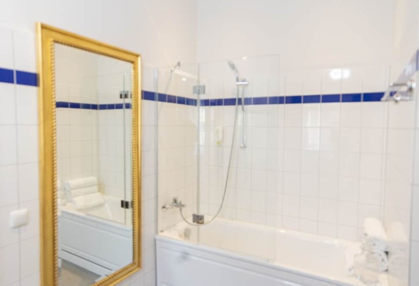 هتل Gästehaus Englischer Garten