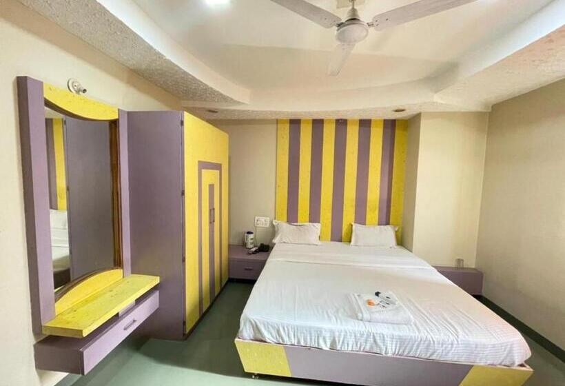 ホテル Holiday Pride Aurangabad