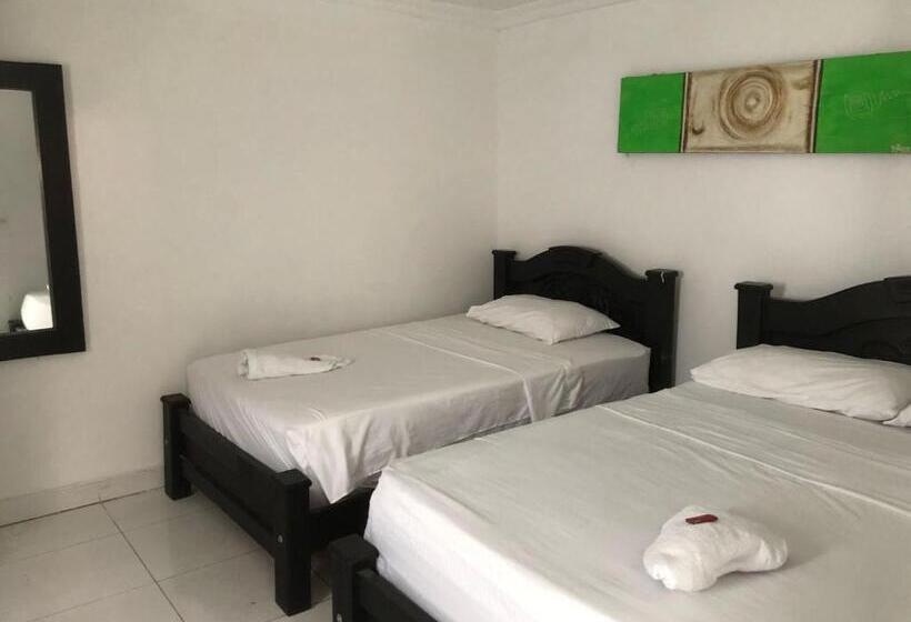 בית מלון כפרי Londres Plaza