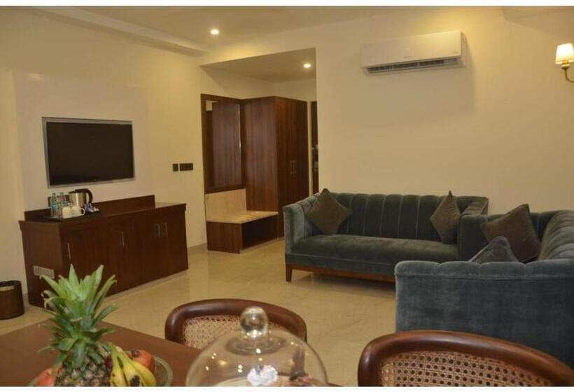 Отель Mj Aero Suites, Joly Grant