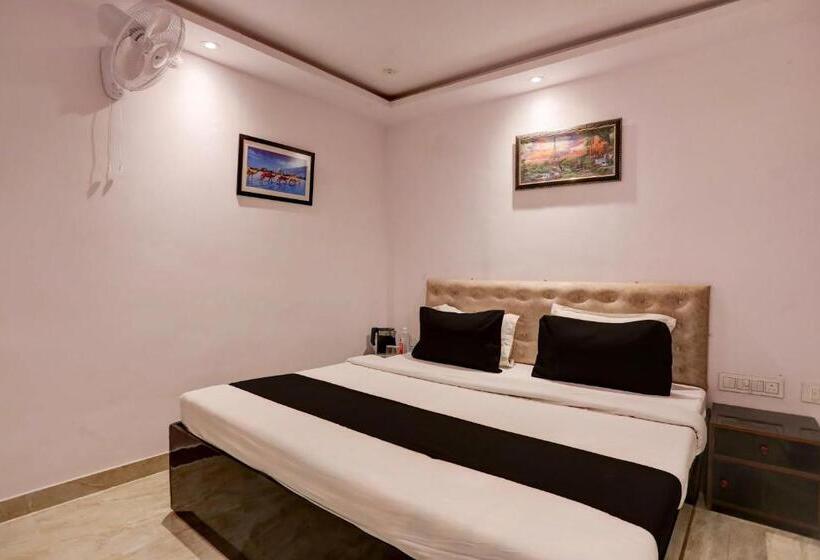 Отель Oyo Flagship Pratima Palace