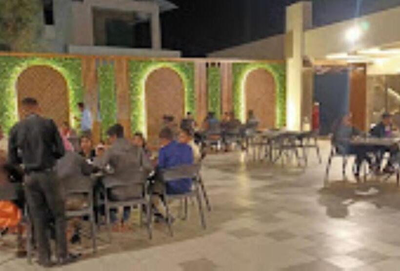 ホテル Royal Rasraj , Dhule