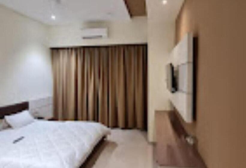 ホテル Royal Rasraj , Dhule