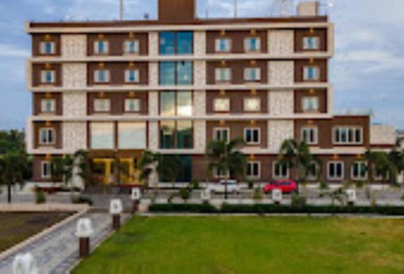 ホテル Royal Rasraj , Dhule