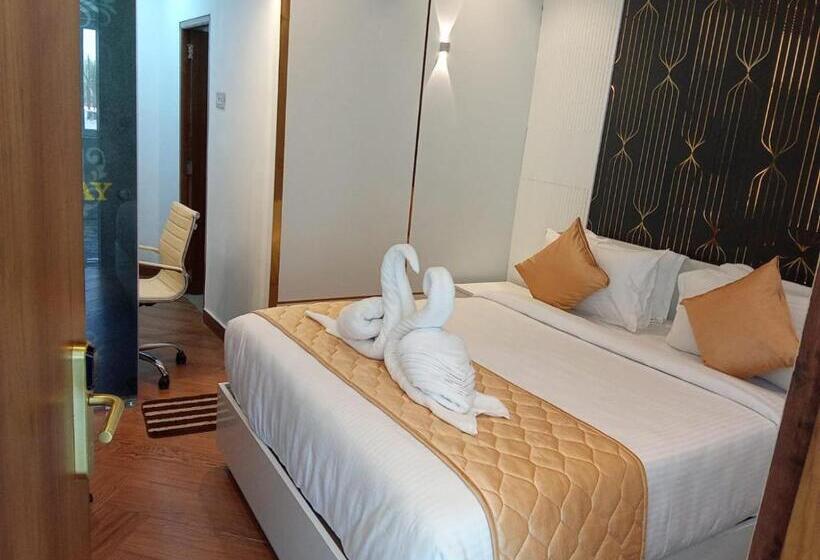 Отель Royal Stay