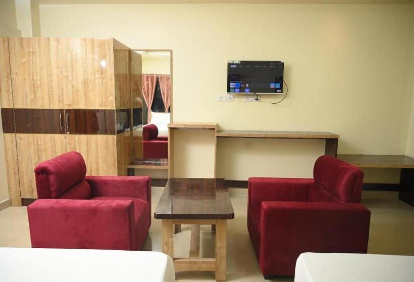 فندق Saanvi Royal Club