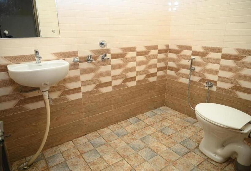 فندق Saanvi Royal Club