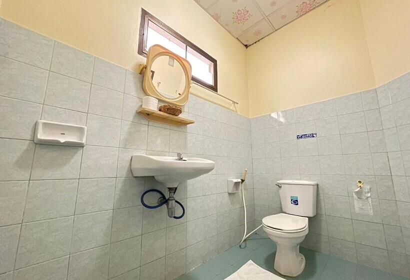 בית מלון כפרי Sea View Resort Rayong