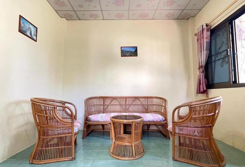 בית מלון כפרי Sea View Resort Rayong