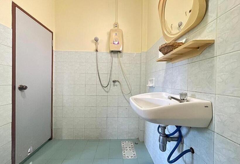 בית מלון כפרי Sea View Resort Rayong