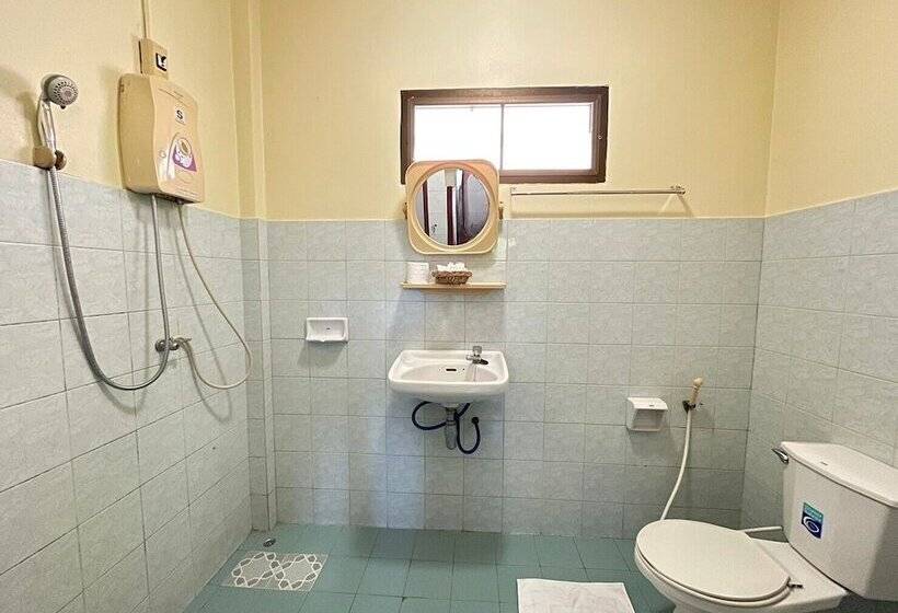 בית מלון כפרי Sea View Resort Rayong