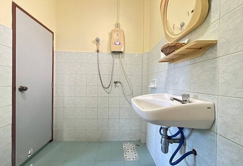 בית מלון כפרי Sea View Resort Rayong